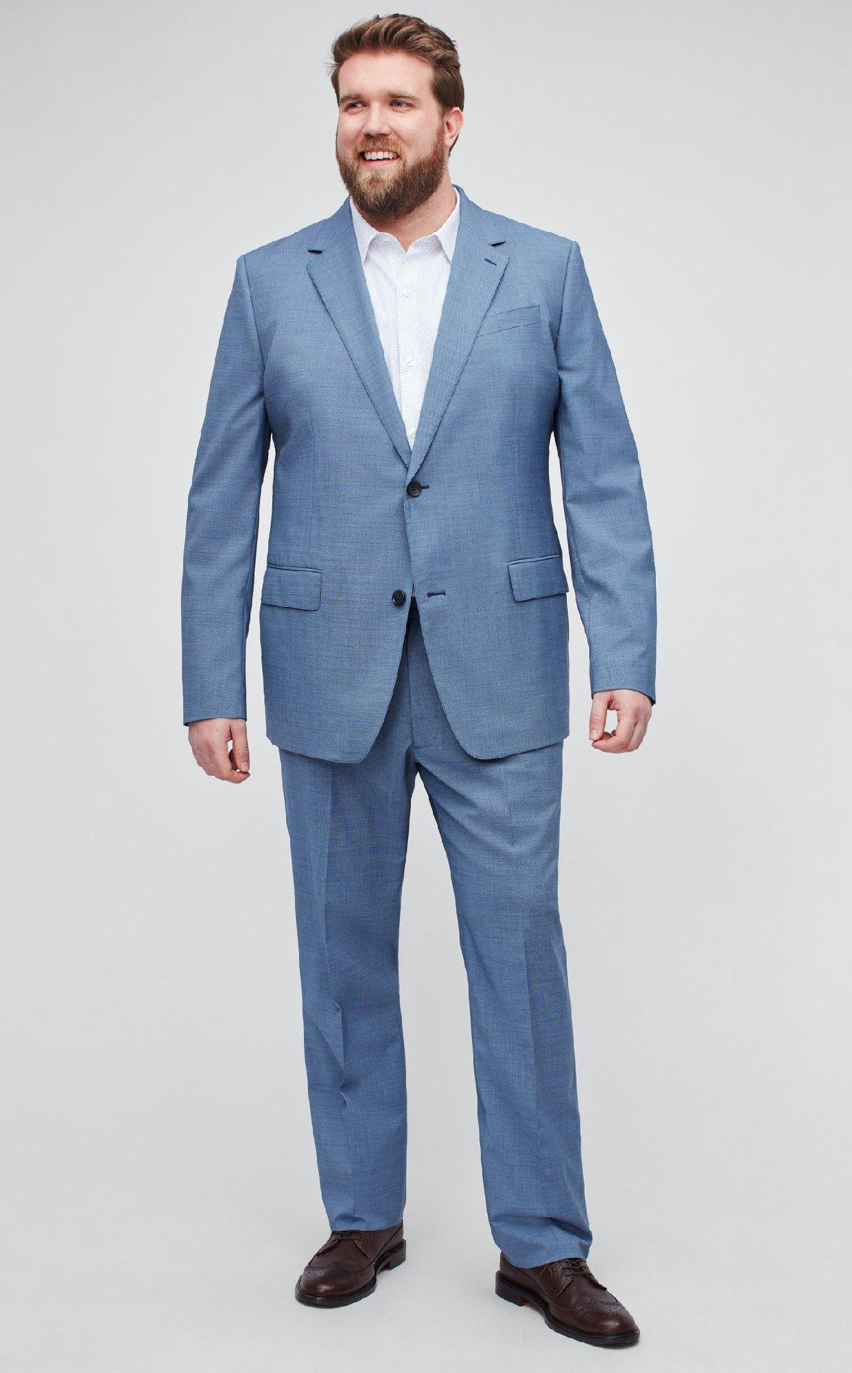 The Not-So-Standard Blue Suit Made for Summer Weddings