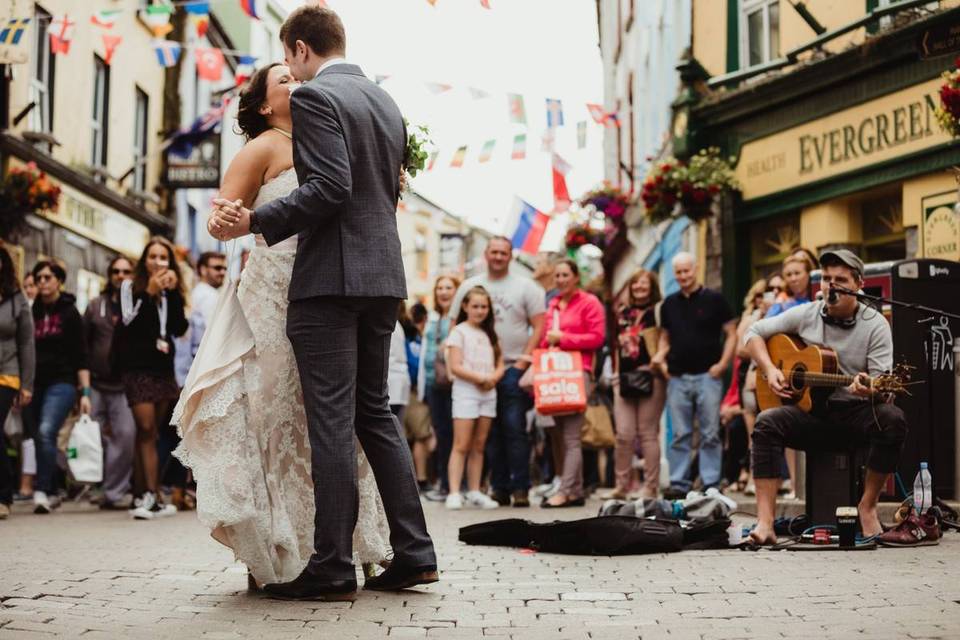 couple dancing in ireland