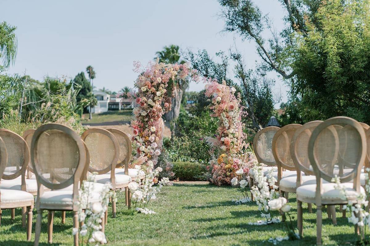 7 Charming DIY Wedding Decor Ideas We Love - Tulle & Chantilly Wedding Blog  | Wedding chair decorations, Wedding chair decorations diy, Wedding chairs  diy