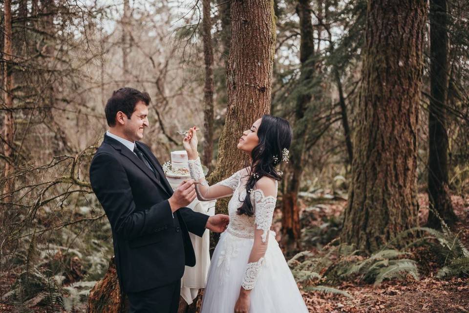 bride and groom eating wedding cake