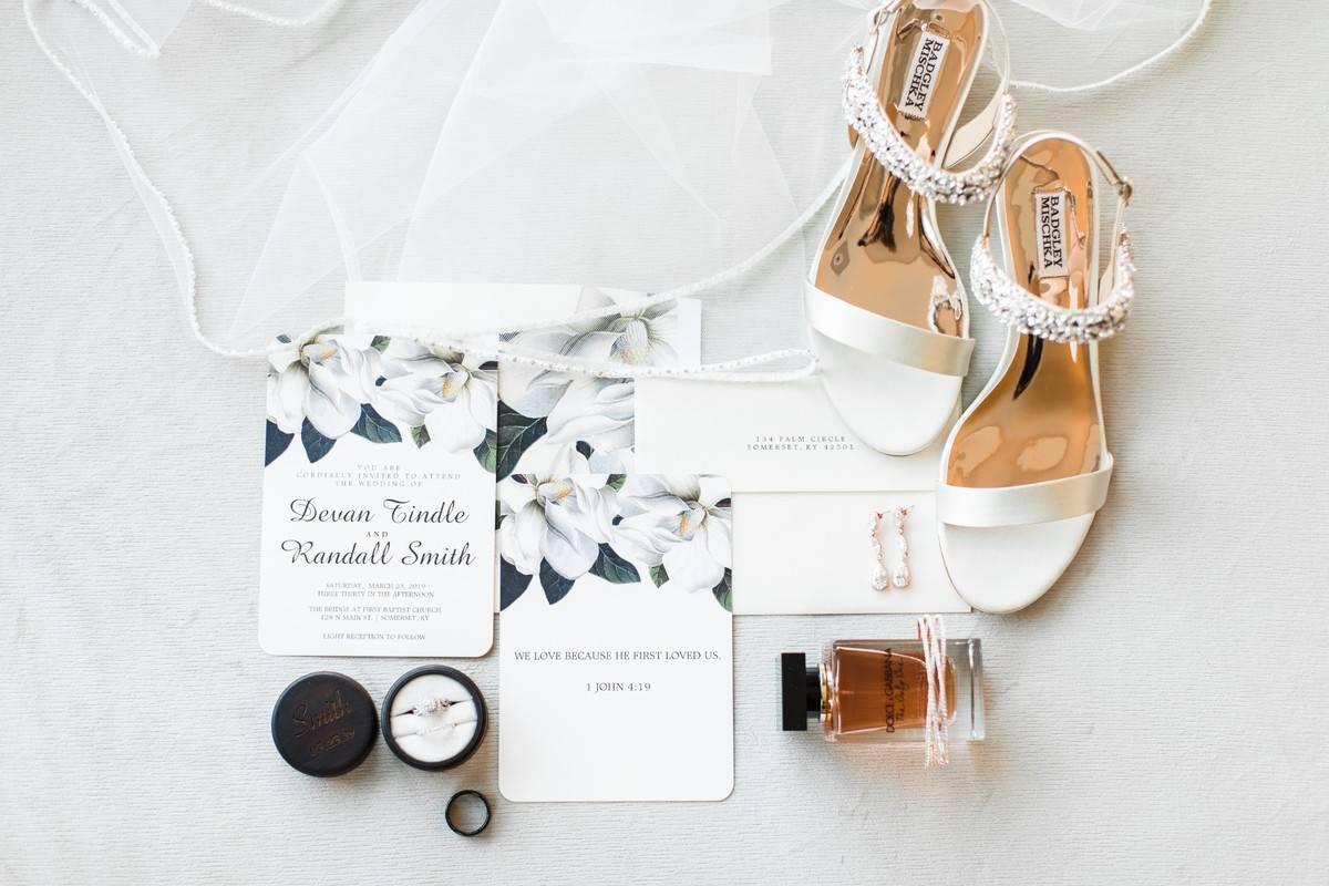 What Is a Wedding Flat Lay? (And What to Include)