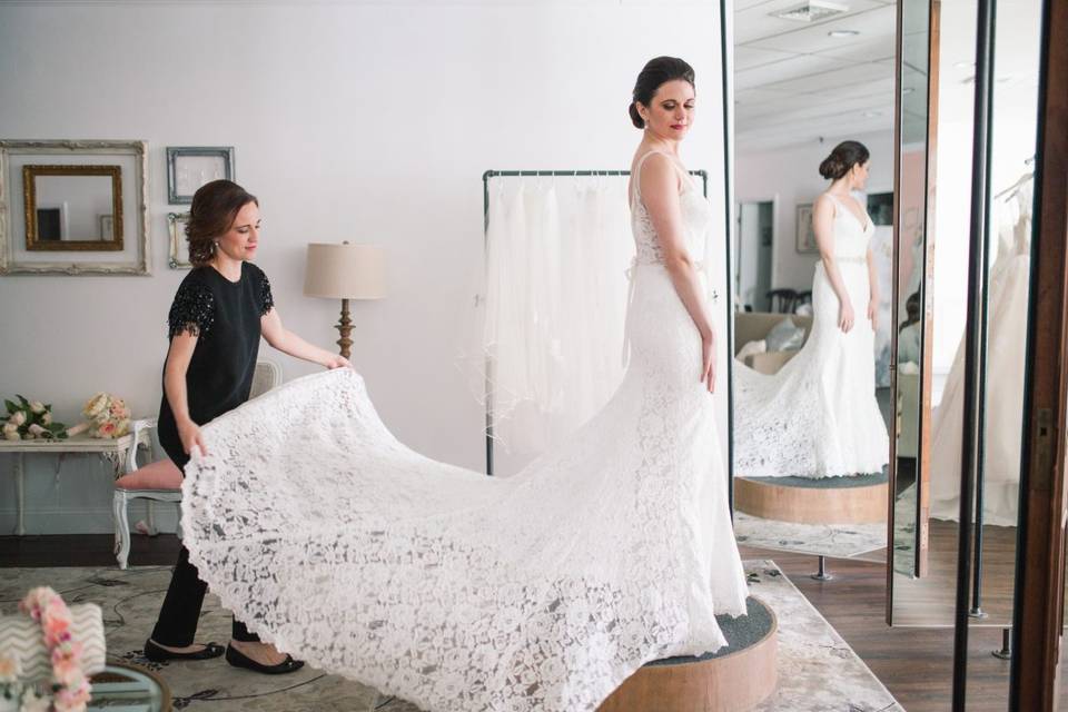 A Guide to Wedding Dress Shopping From Start to Finish