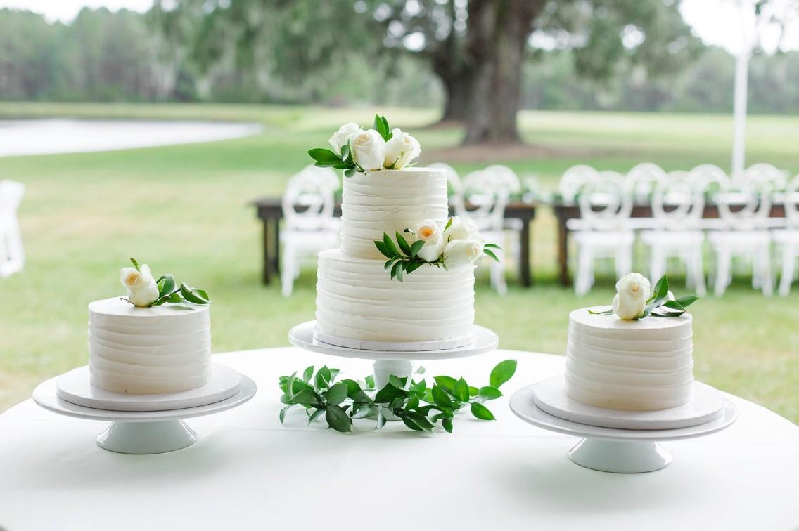 plain white wedding cakes