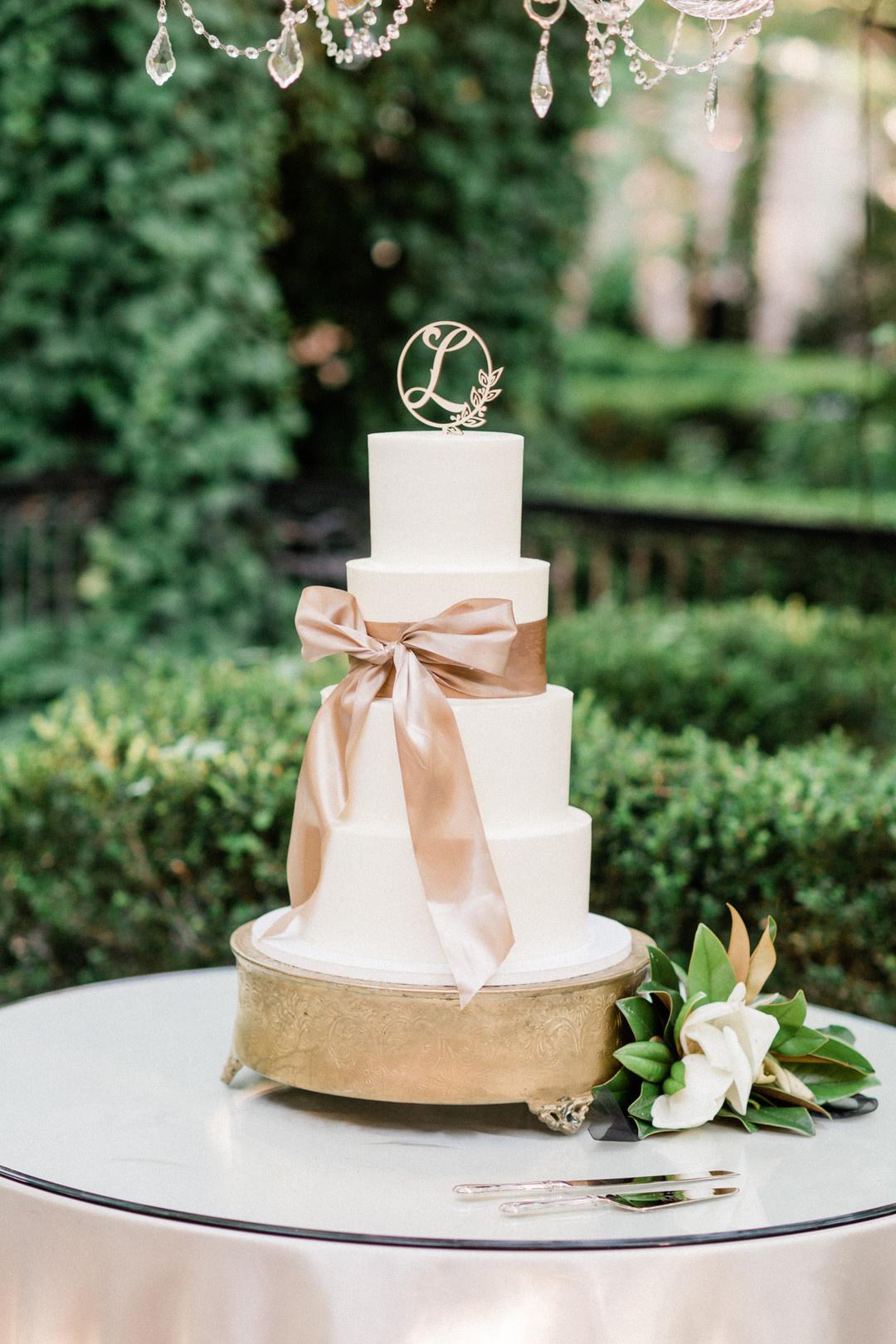 34 Creative Wedding Cakes That Are So Pretty : Textured Square Wedding Cake