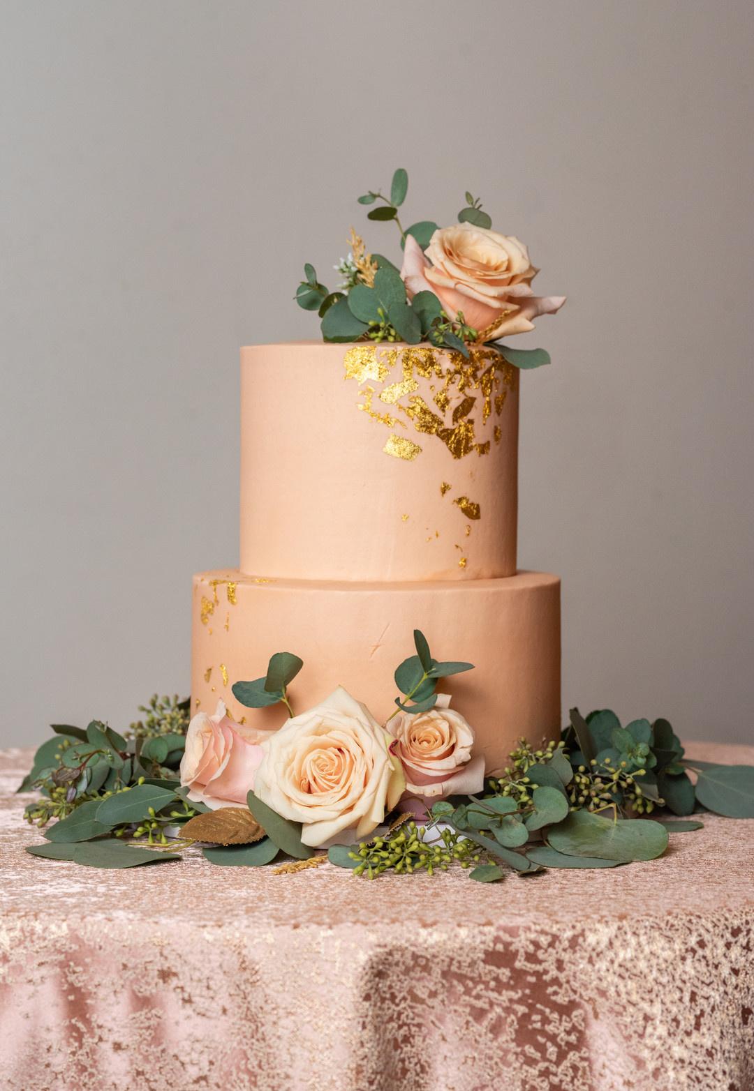 27 Fall-Themed Wedding Cakes for an Autumnal Dessert Table