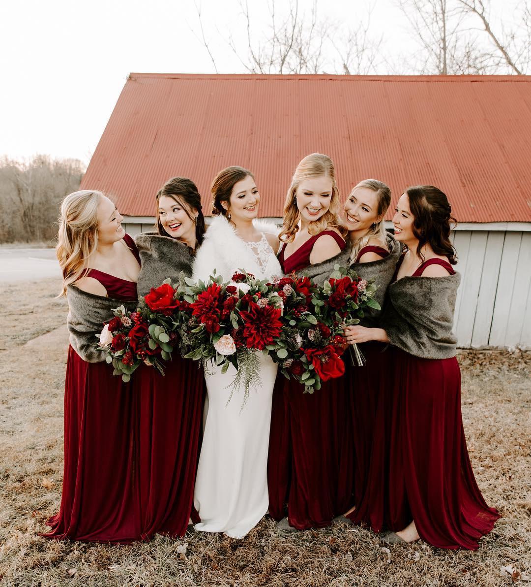 22 Christmas Wedding Ideas That Are Full of Holiday Cheer