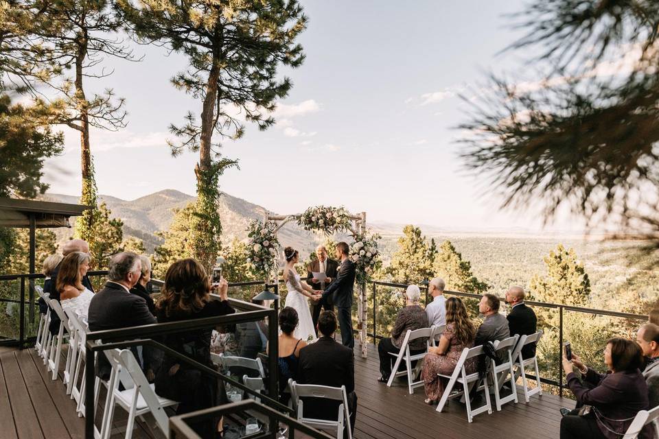 20 Micro-Wedding Venues for Those Who Want a Small & Intimate Celebration