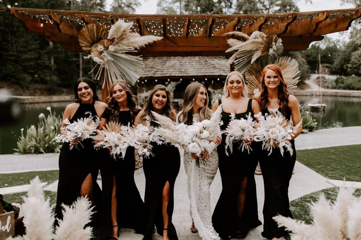 16 Black Wedding Theme Ideas for a Touch of Drama