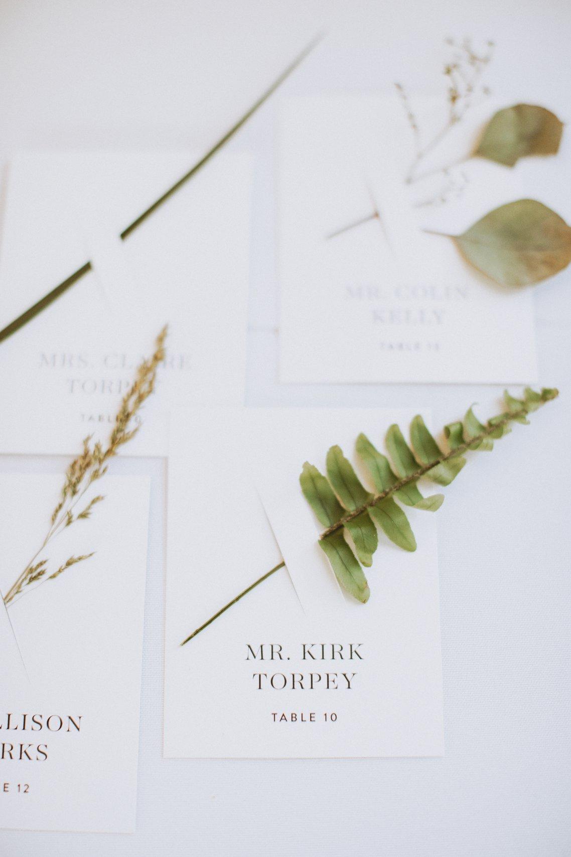 24 Wedding Place Cards & Escort Cards: Ideas and Main Differences