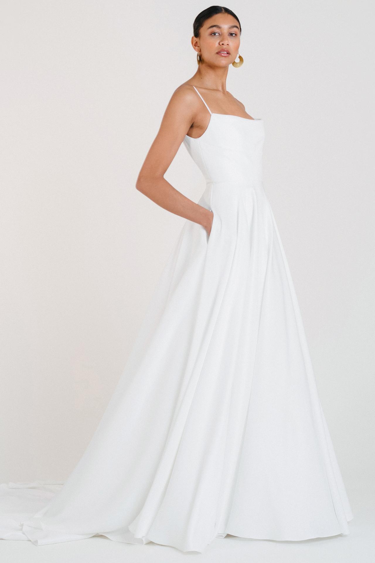 Minimalist Short Wedding Dress - Cutting Edge BridesCutting Edge