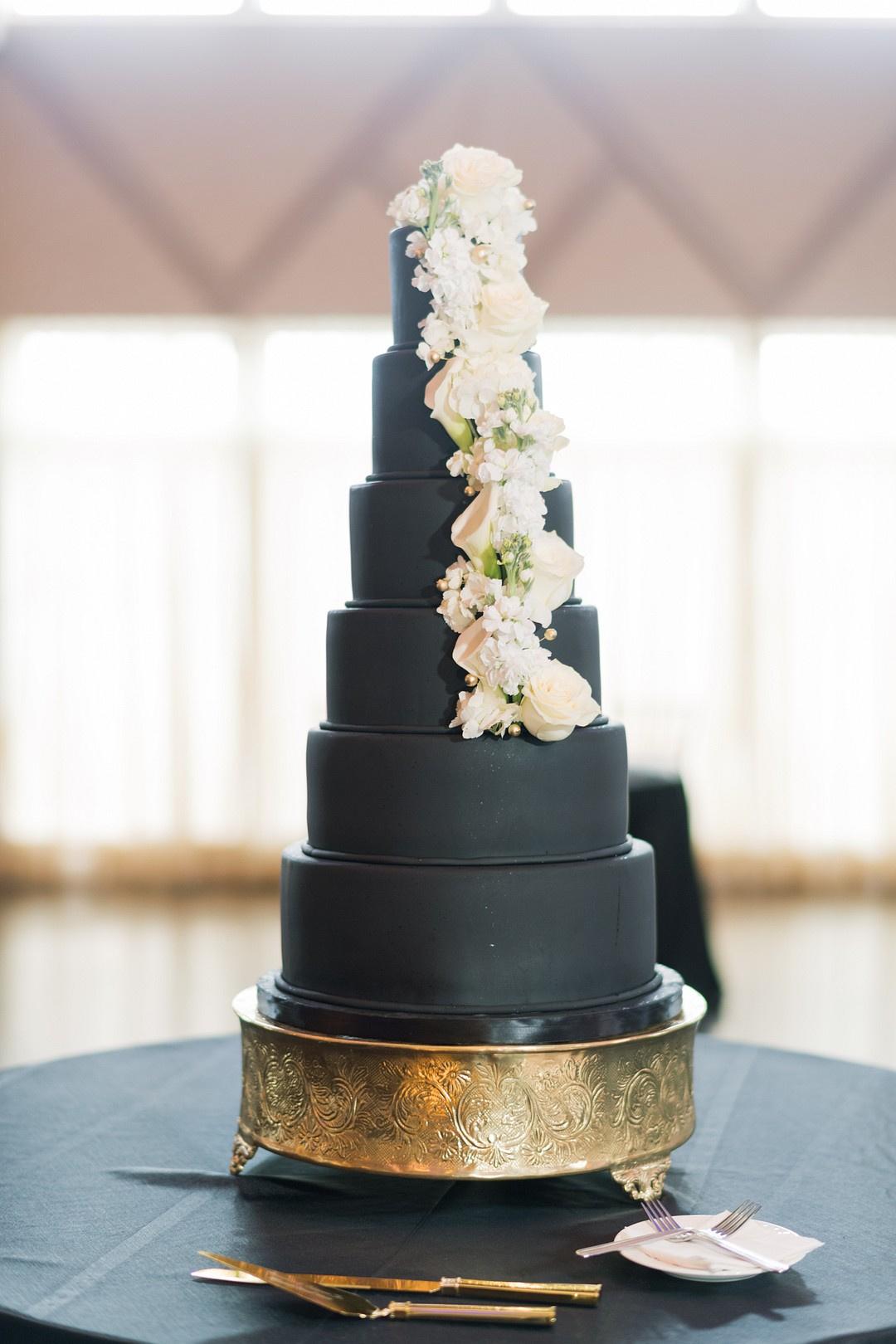 gold wedding cakes