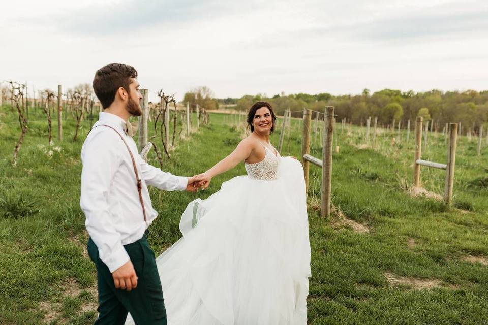 wedding couple vineyard