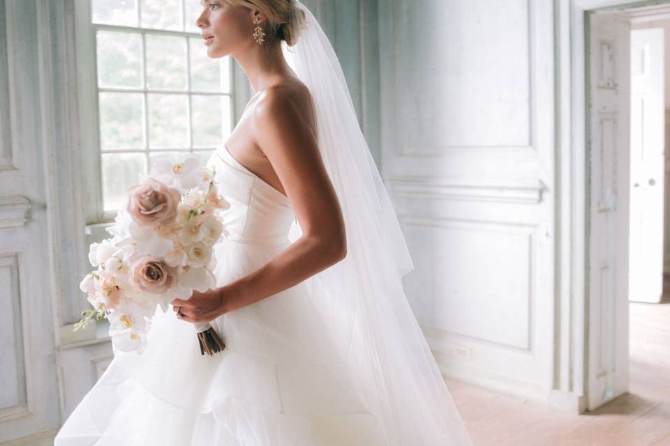 50 Long Wedding Veils That Will Leave You Speechless