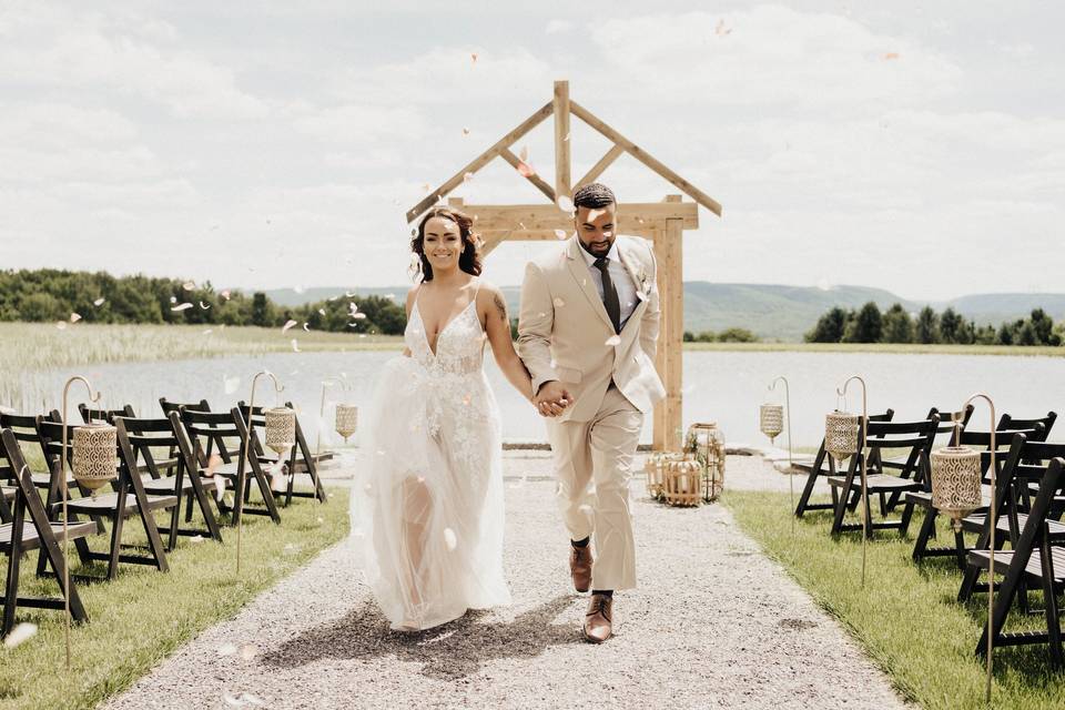 bride and groom rustic outdoor wedding venue