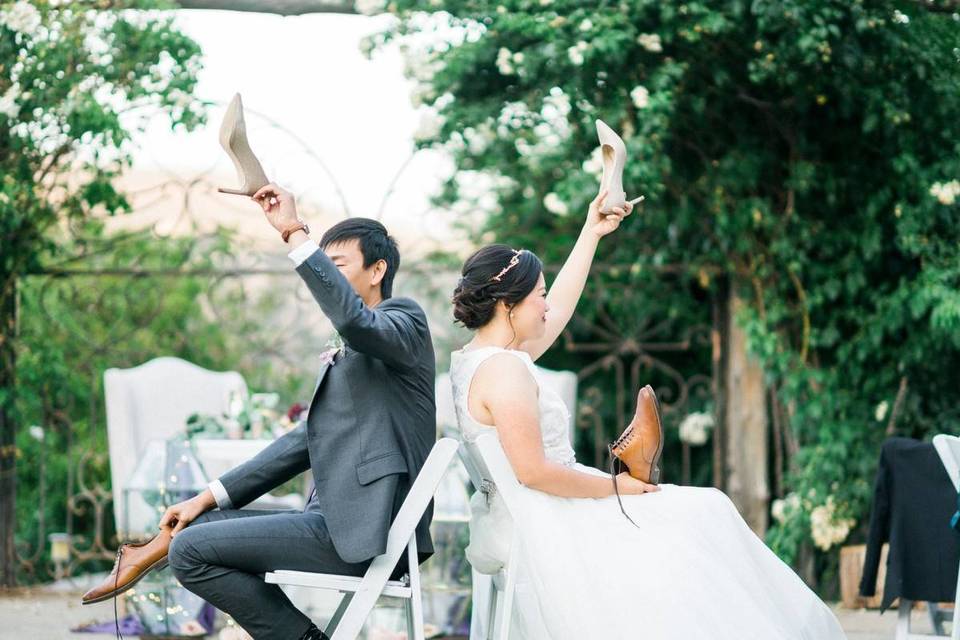 https://cdn0.weddingwire.com/article/3922/3_2/960/jpg/12293-shoe-game-simply-elegant-weddings.jpeg