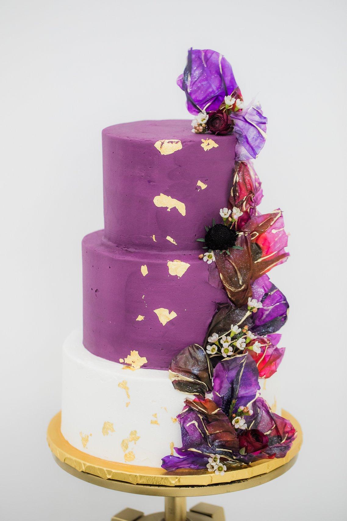 Premium Photo | A chocolate cake with a purple and yellow center and purple  decorations on the top.