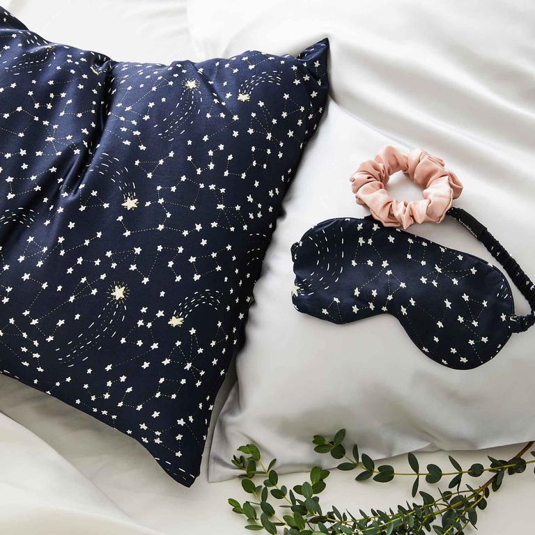 Soft eye mask in navy with white star pattern