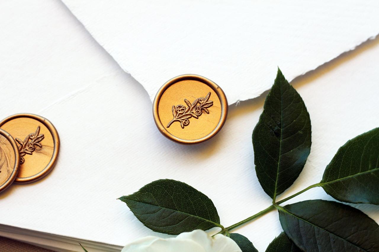 How to Use Wax Seal Stamps for Wedding Invitations