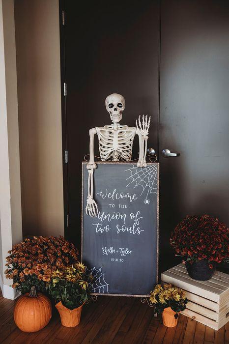 Halloween-Themed Wedding Ideas