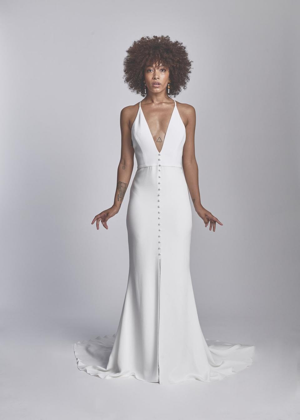 31 Minimalist Wedding Dresses That Are Simple and Understated