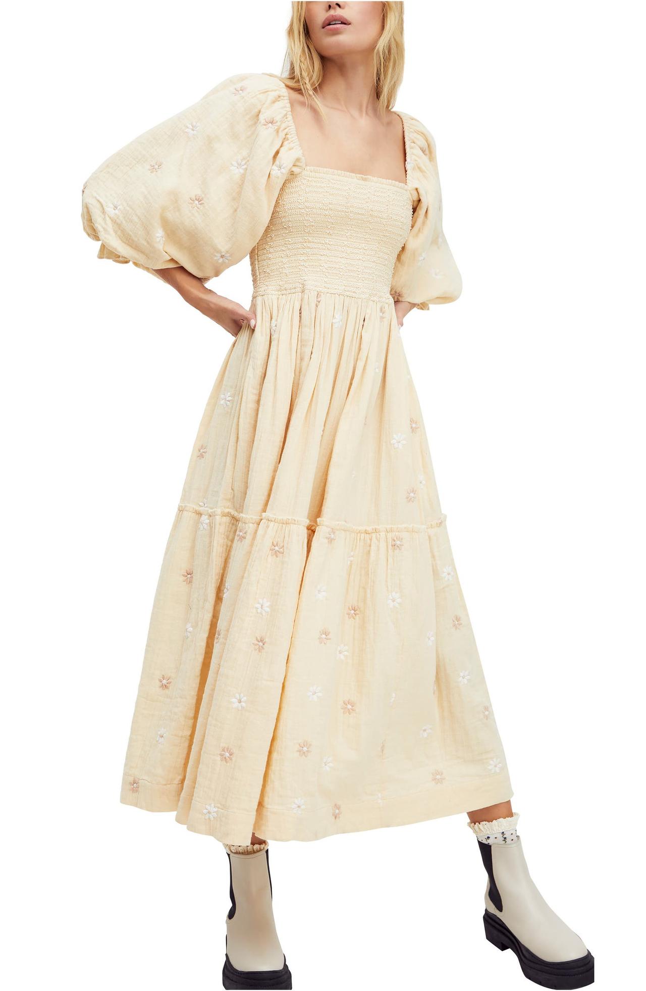 Maxi dress with puff sleeves and embroidered flowers