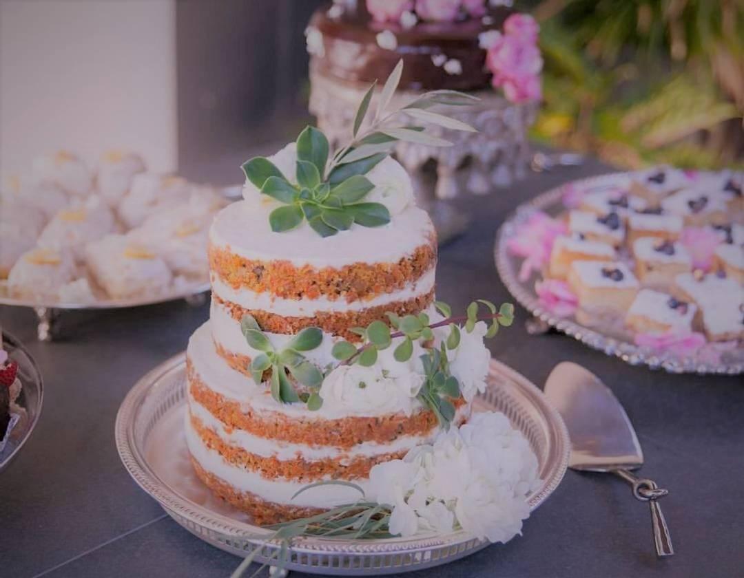 Modern Rustic Cake by Pastry Chef Photo by Kate Wenzel Photographry |  Wedding open house, Rustic cake, Cake flavors