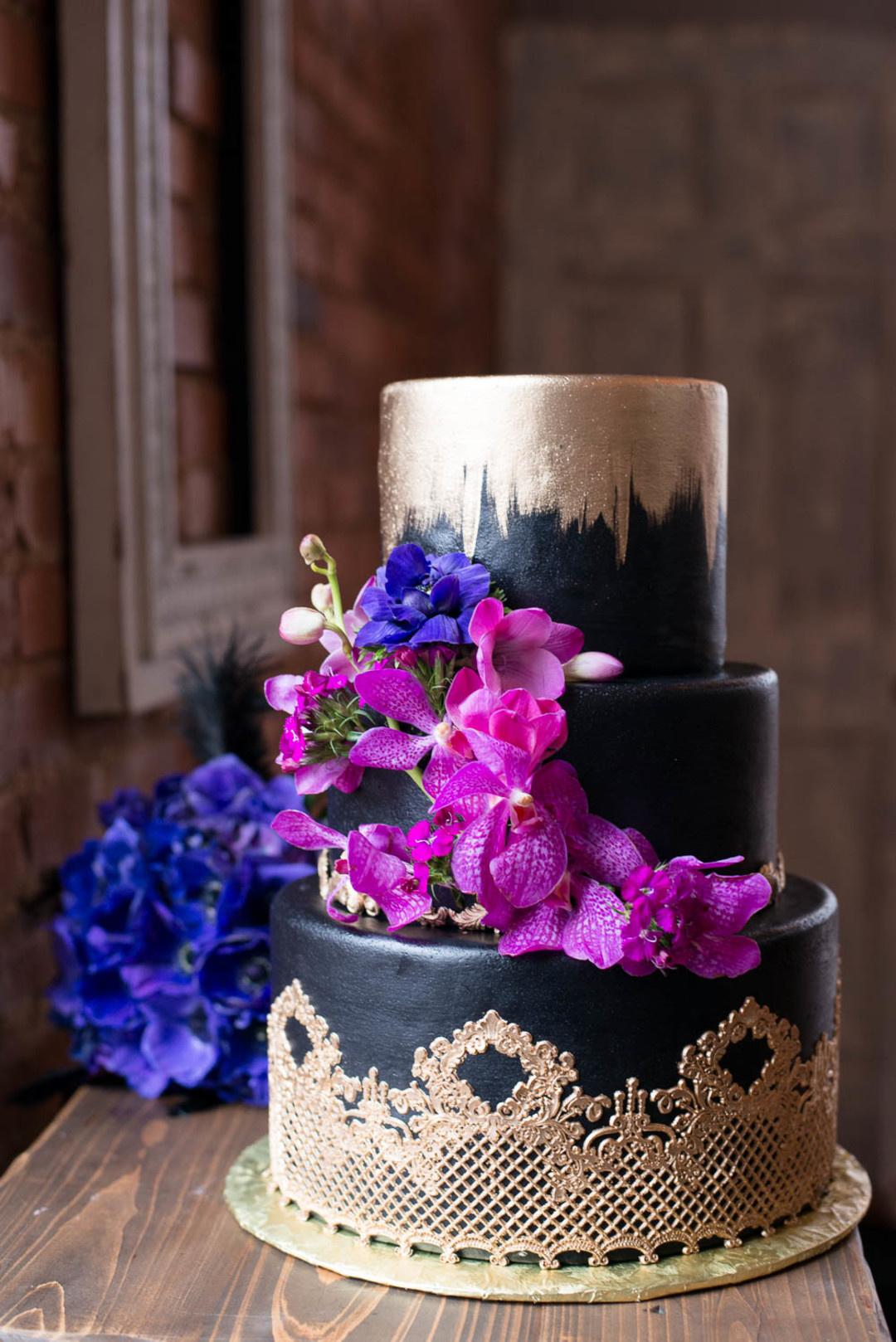 18 Black Wedding Cakes That Are Unique & Unexpected