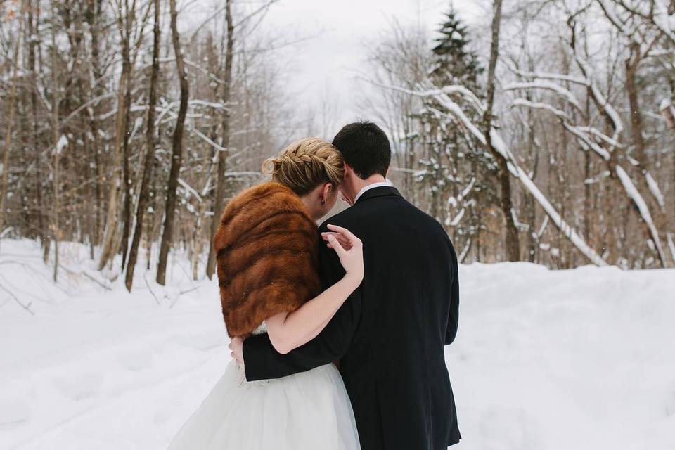 bride and groom winter wedding