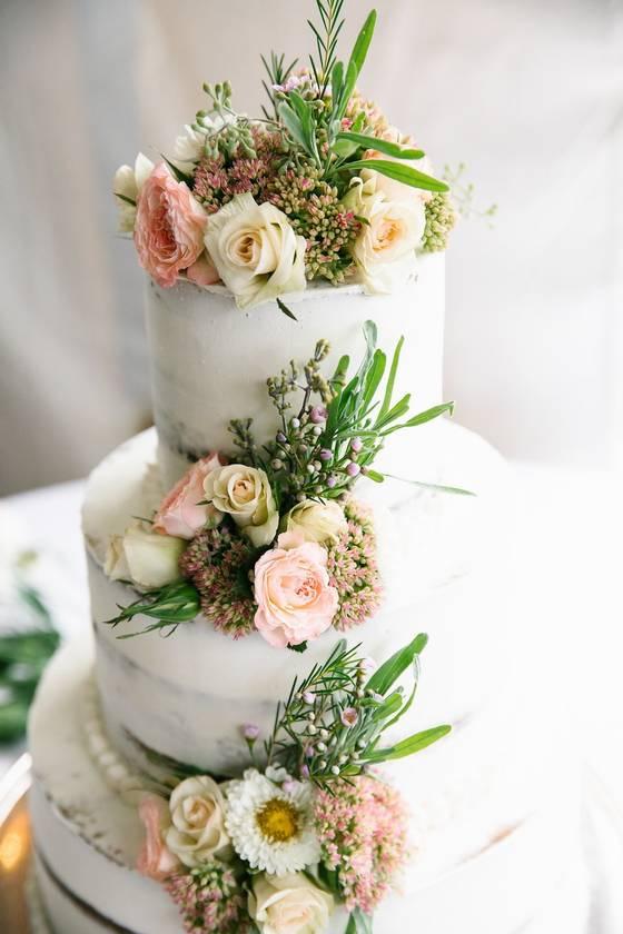 15 Country Wedding Cakes to Complete Your Rustic Theme