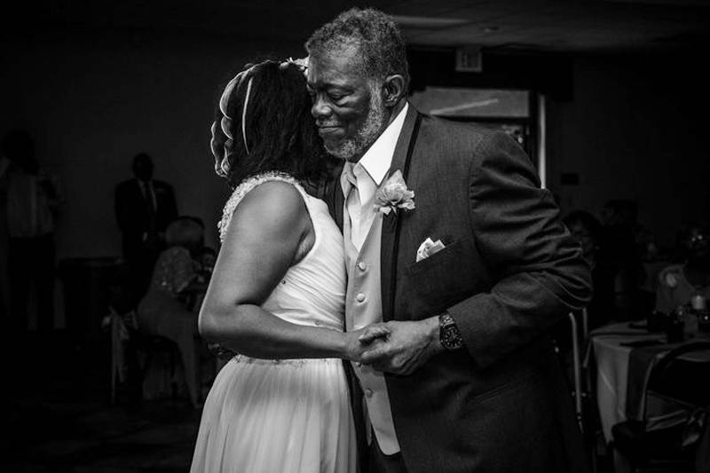 father daughter dancing at wedding