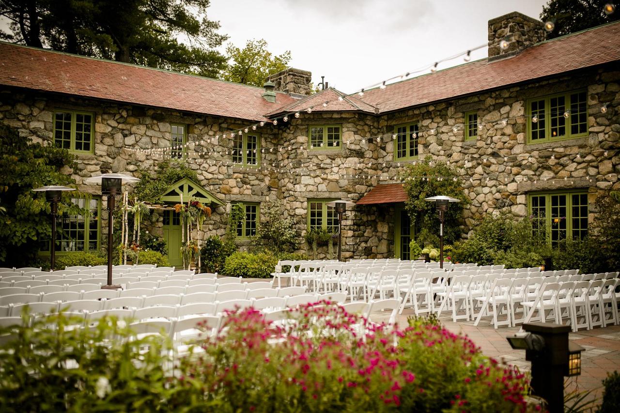 courtyard wedding ceremony