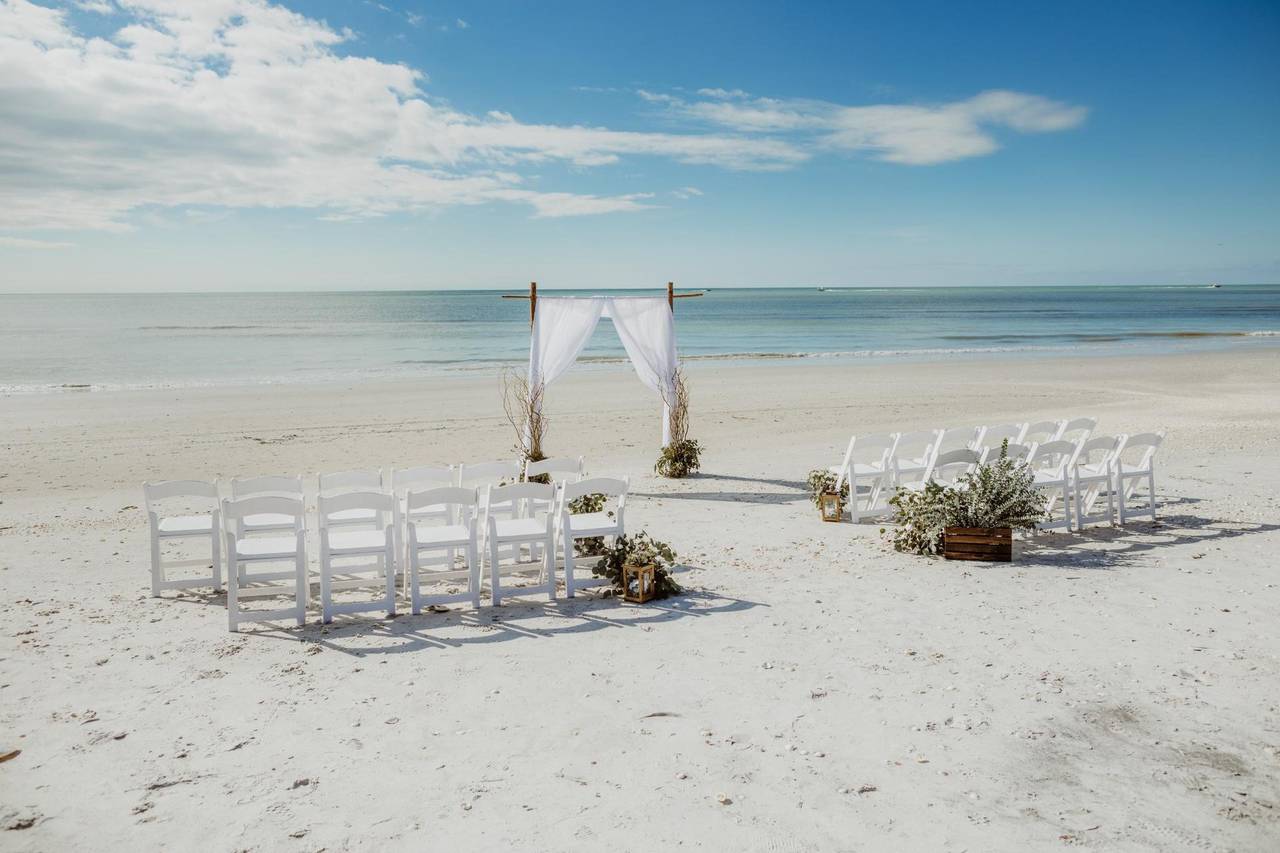 Cute Beach Wedding Photo Ideas