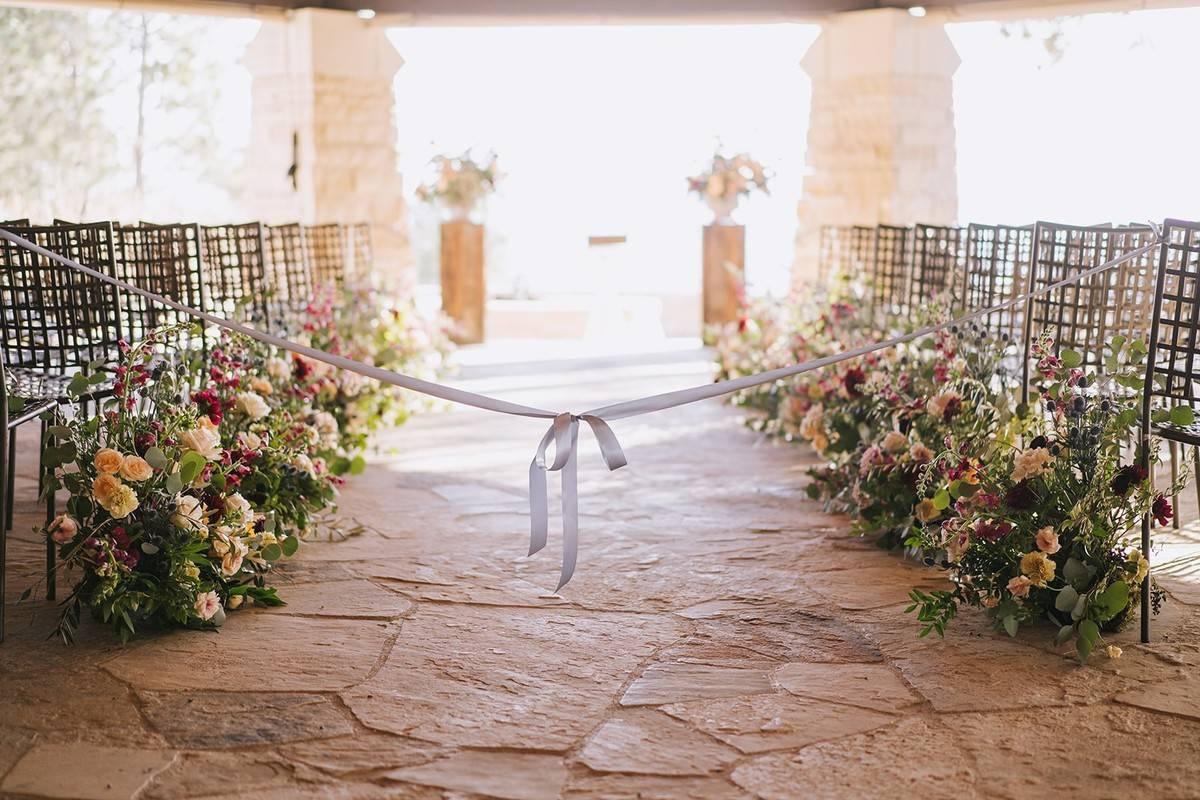 romantic outdoor wedding aisle decor idea 