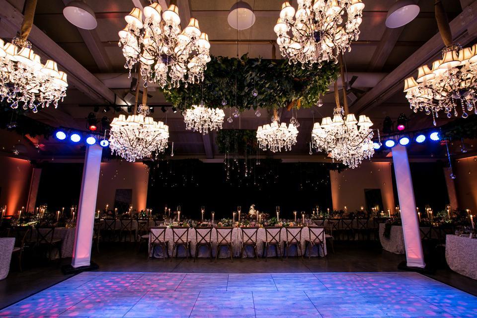 23 Wedding Lighting Ideas to Brighten Your Event Space