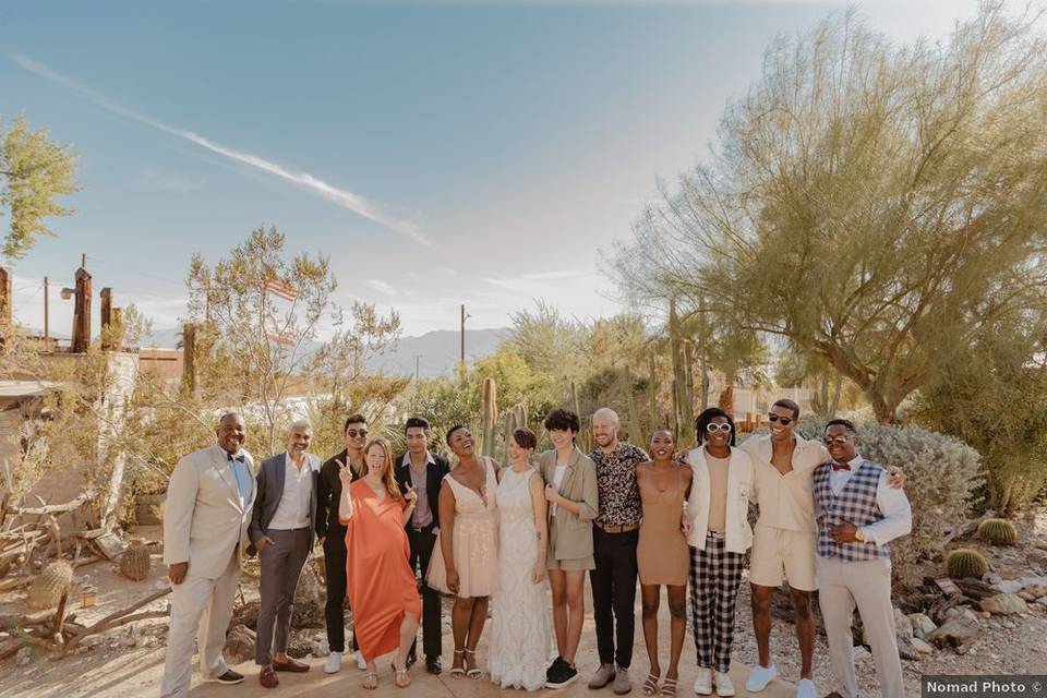 https://cdn0.weddingwire.com/article/6902/3_2/960/jpg/22096-guests-nomad-photo.jpeg