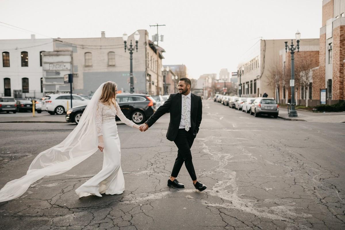 https://cdn0.weddingwire.com/article/7053/original/1280/jpg/3507-7-cathedral-federico-x-photography-design-wedding-veil-styles.jpeg