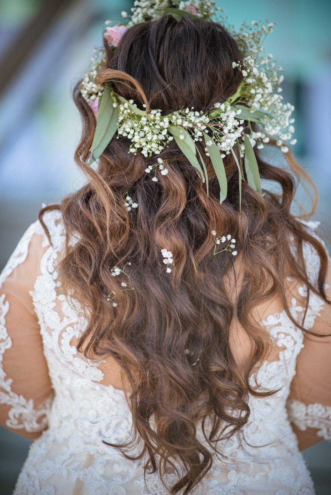 20 Gorgeous Wedding Hairstyles with Flowers - EverAfterGuide