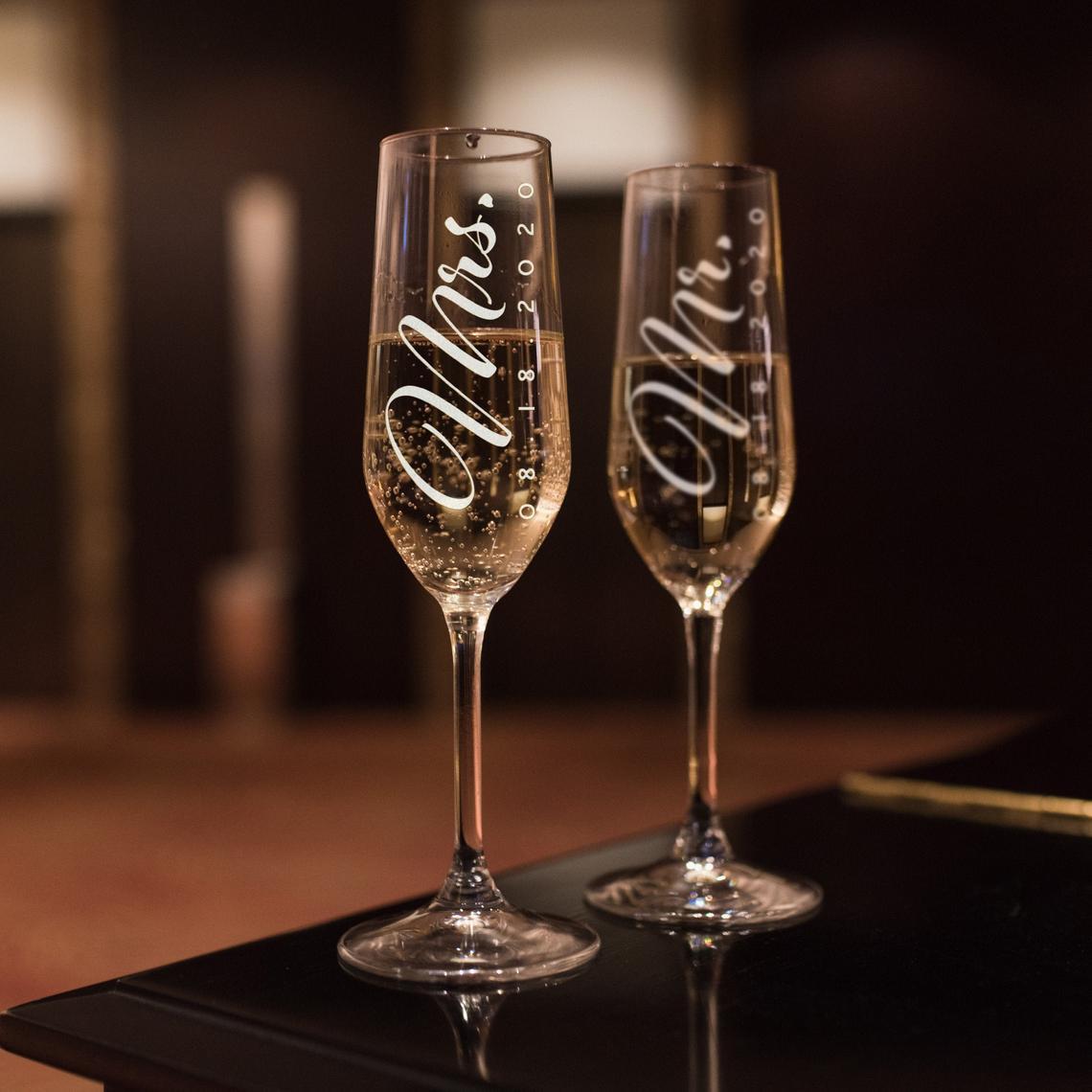 Mr. and Mrs. wedding champagne flutes with date