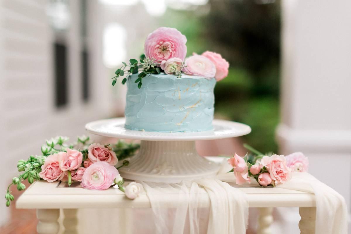 beach theme bridal cake