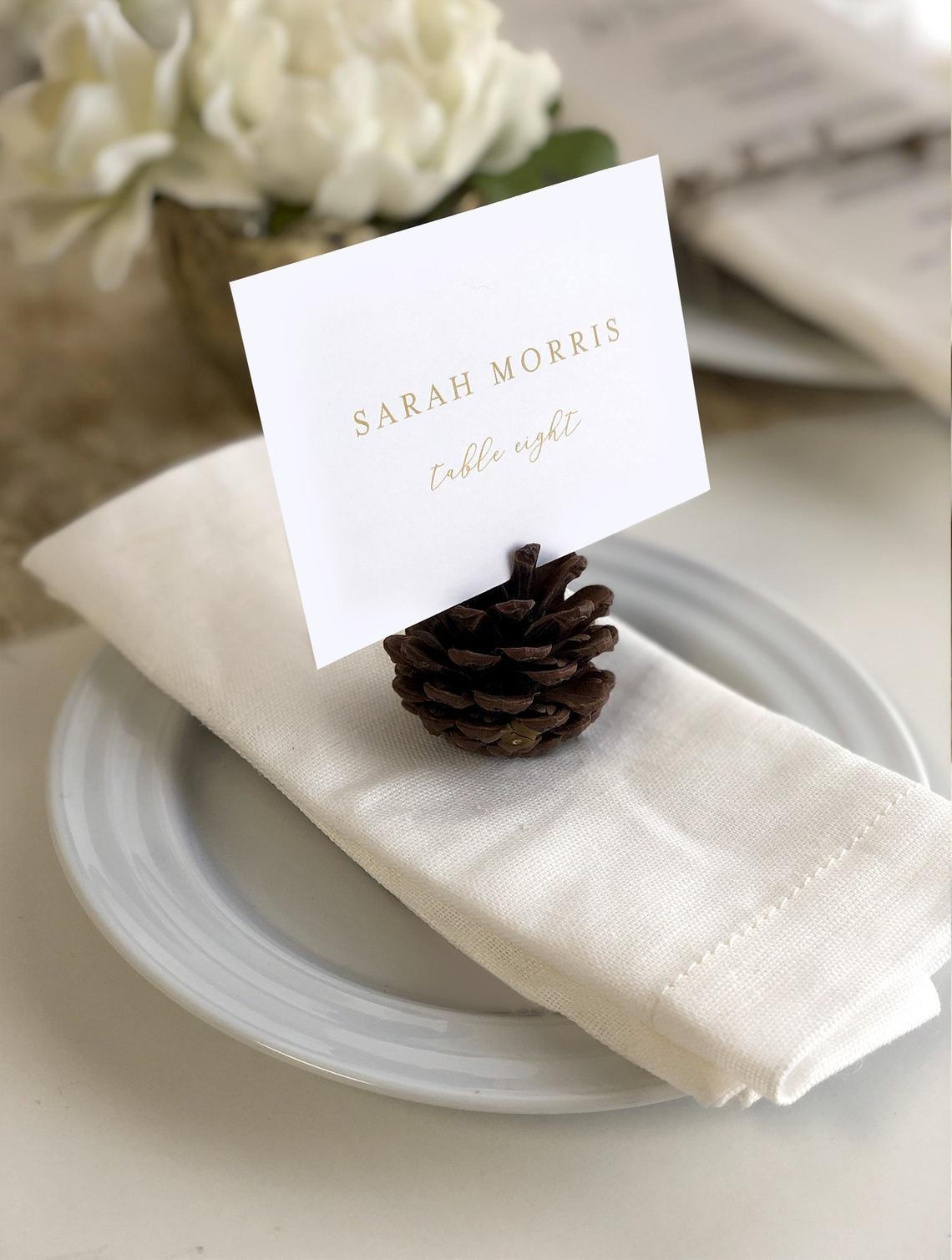 the difference between place cards and escort cards for a wedding