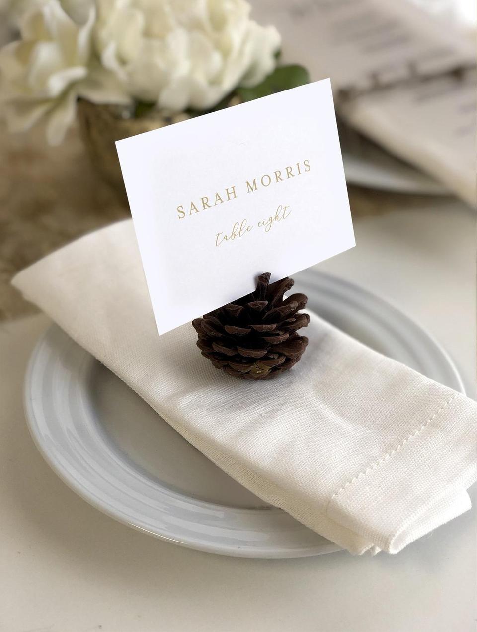 24 Wedding Place Cards & Escort Cards: Ideas and Main Differences