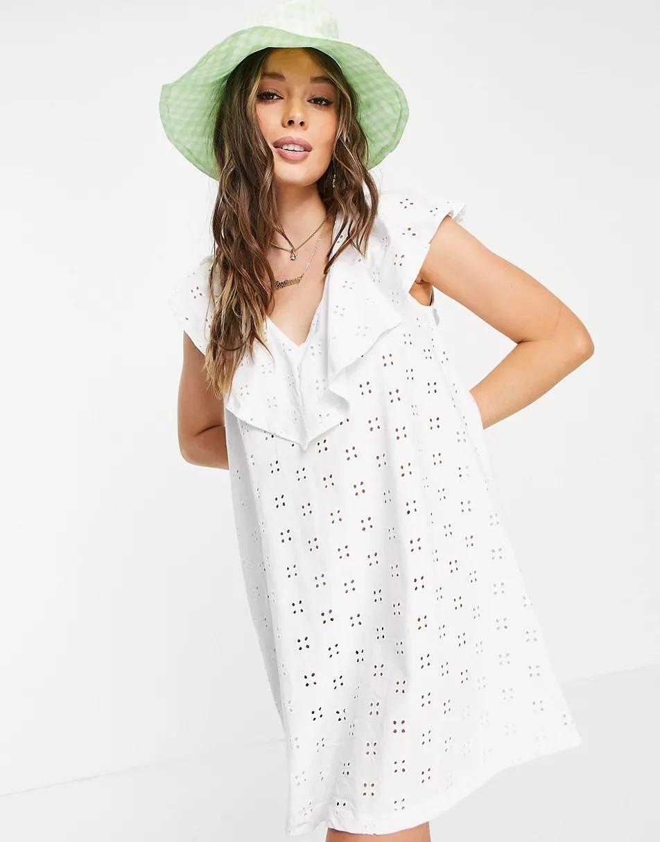 Sleeveless eyelet lace sundress