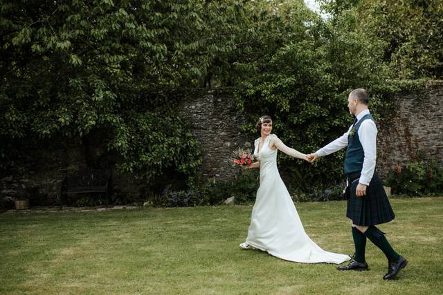 6 Lovely Irish Wedding Traditions & the Meanings Behind Them