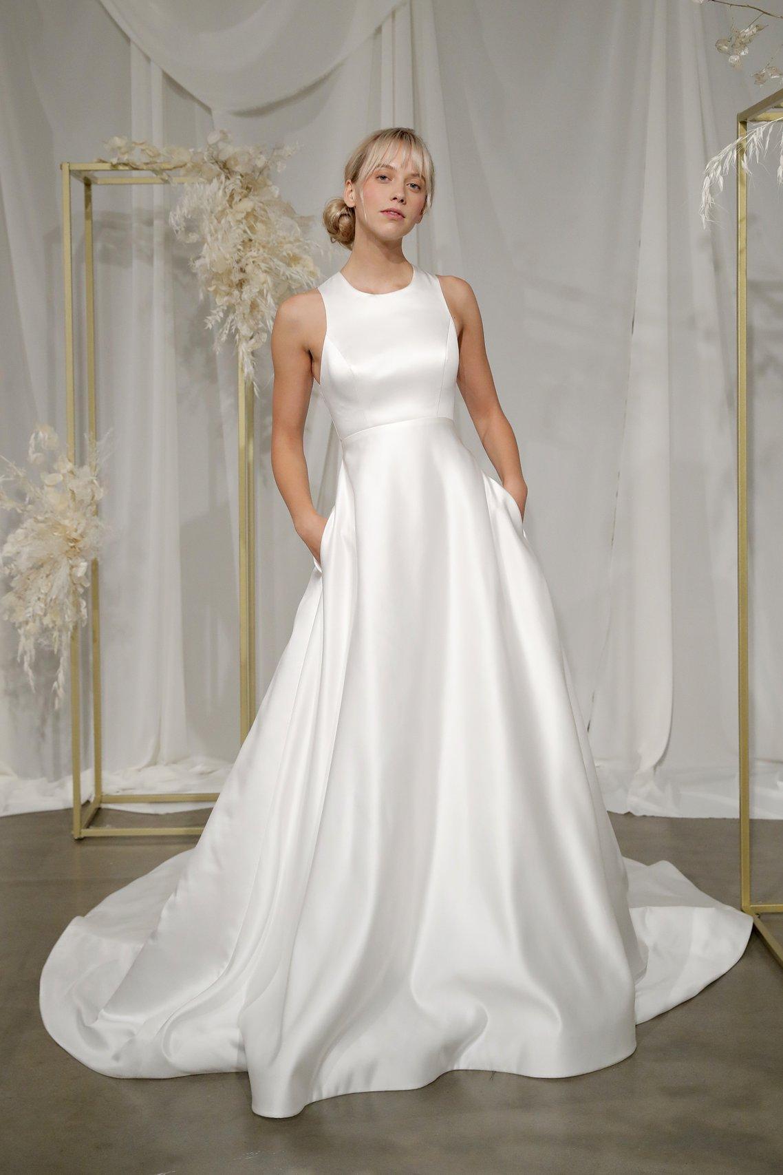 31 Minimalist Wedding Dresses That Are Simple and Understated