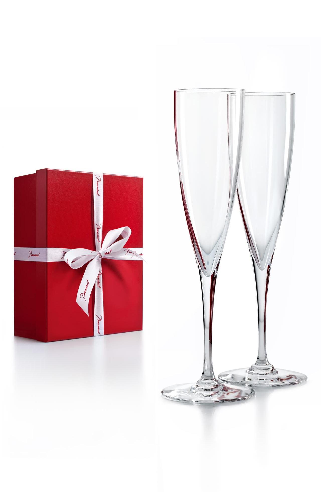 Sleek and simple wedding champagne flutes