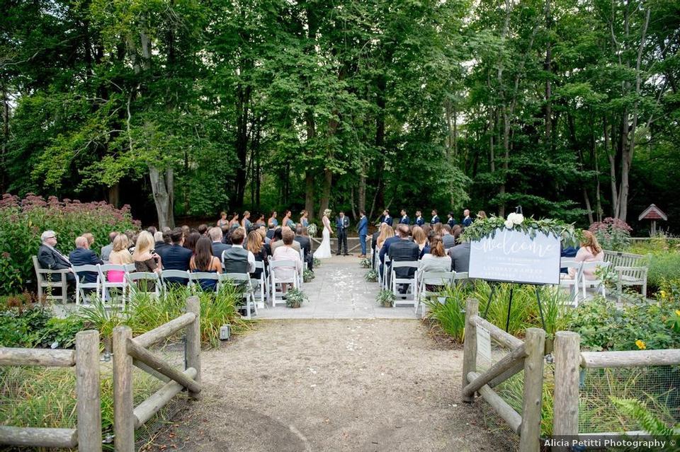 17 Cape Cod Wedding Venues Full of Coastal Charm