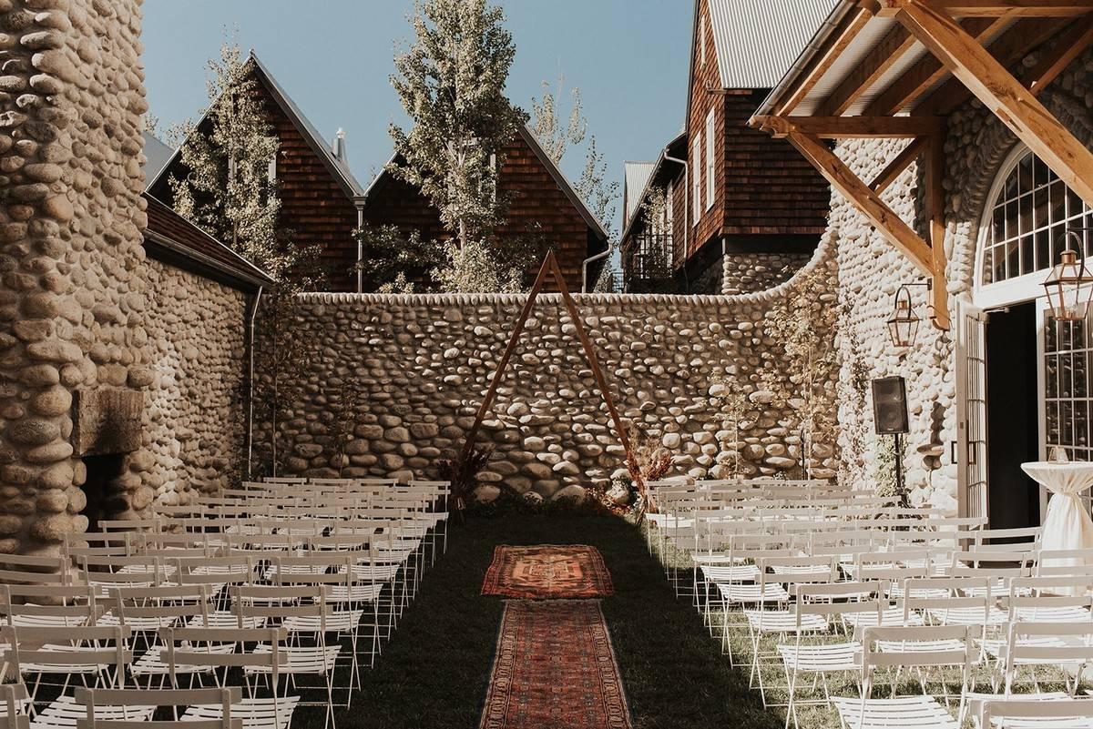 courtyard wedding ceremony