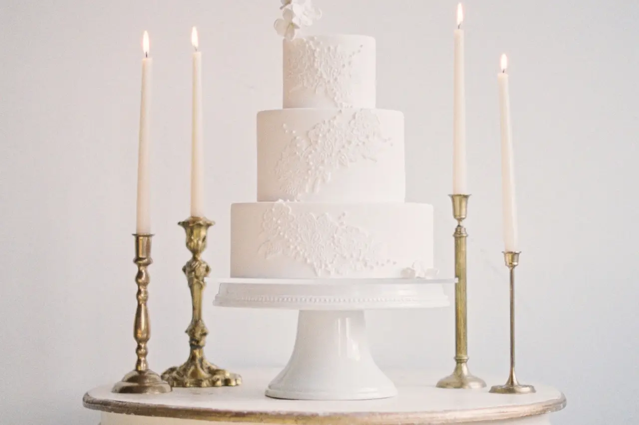 Royal White Wedding Cake | white and gold wedding cake | 3 tier wedding cake  – Liliyum Patisserie & Cafe