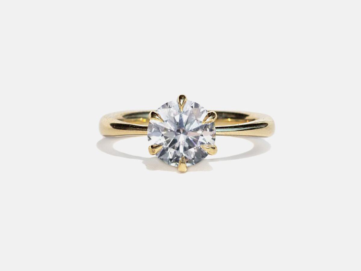 Round-cut solitaire diamond with tapered yellow gold band