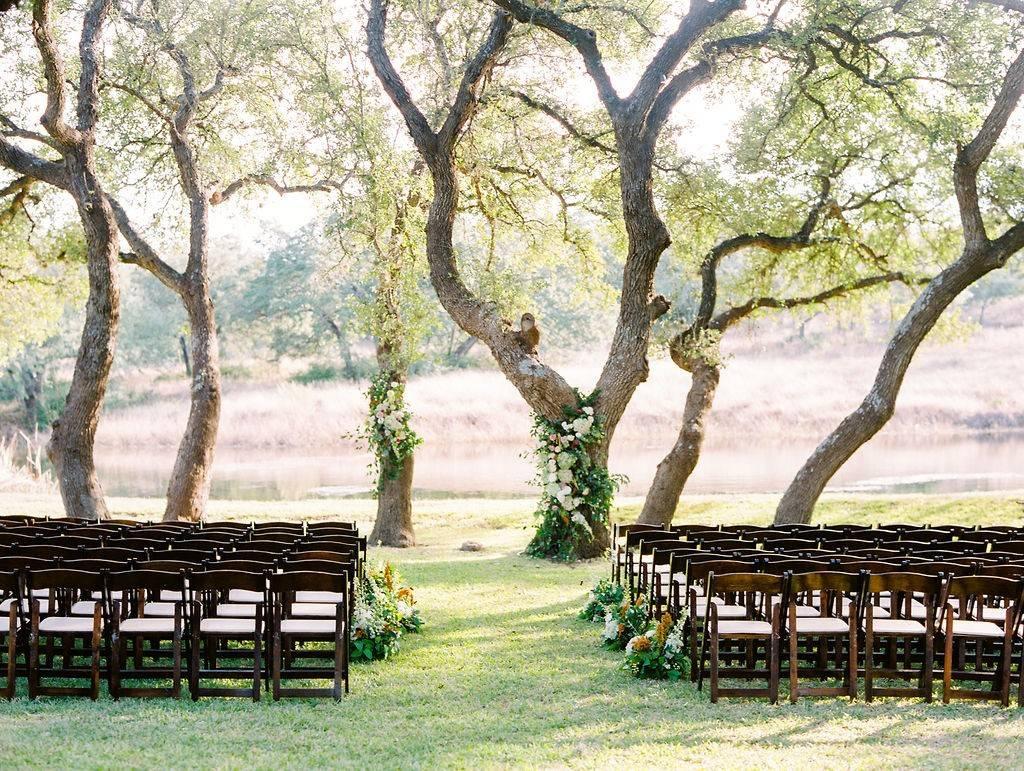 40 Stunning Wedding Arches & Altar Ideas for an Outdoor Ceremony